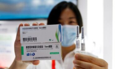Un nuevo vuelo a China traerá 1 millón de dosis de Sinopharm