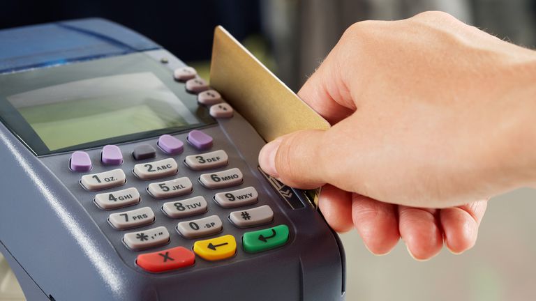 Costará más caro financiar las compras con tarjetas de crédito
